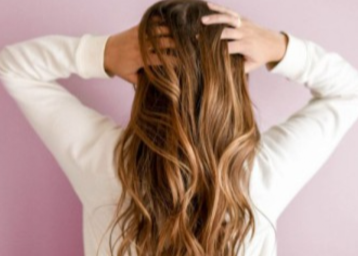 Menjaga Kelembapan Rambut: Kunci untuk Rambut Panjang dan Sehat