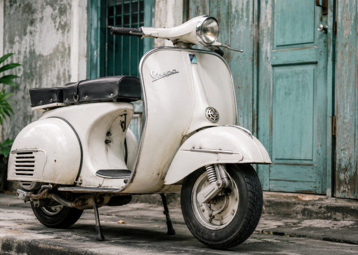 Tua Bukan Berarti Ketinggalan Zaman, Vespa Klasik Justru Makin Dicari!