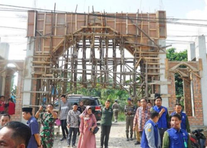 Gubernur Sumsel Tinjau Pembangunan Masjid dan Serahkan Bantuan di Desa Sinar Tungkal
