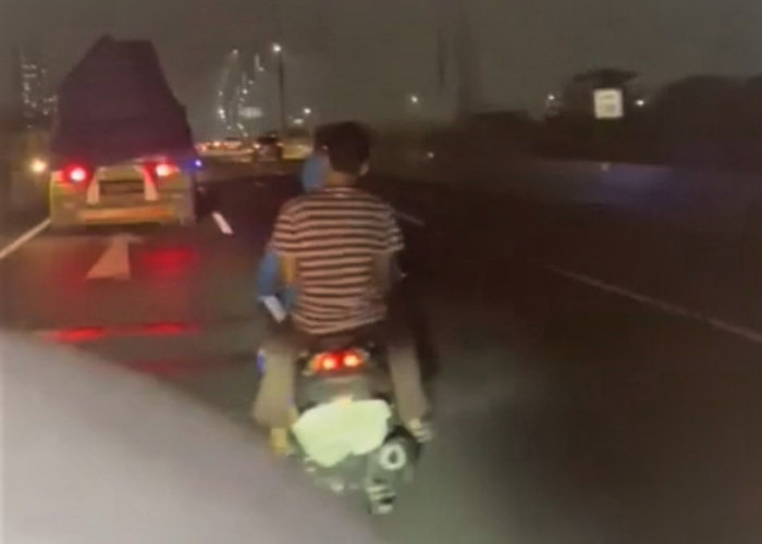 Viral! Video Pengendara sepeda Motor Masuk Tol, Polisi Pantau CCTV
