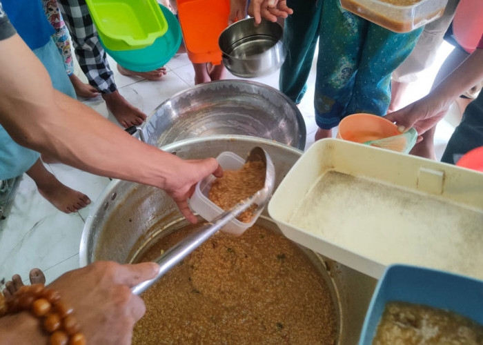 Bubur Suro: Tradisi Berbagi Takjil di Palembang yang Telah Berlangsung Seabad