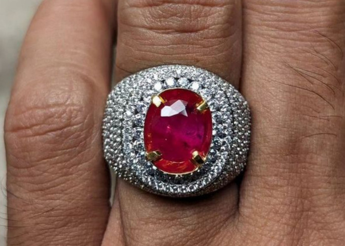 Cincin Perak Microsetting dengan Ruby Burma, Pesona Langka Batu Permata Berwarna Pinkish Red