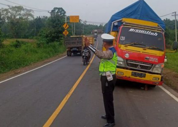 Pengamanan Lalu Lintas di Jalan Lintas Palembang-Jambi KM. 66 oleh Polres Banyuasin