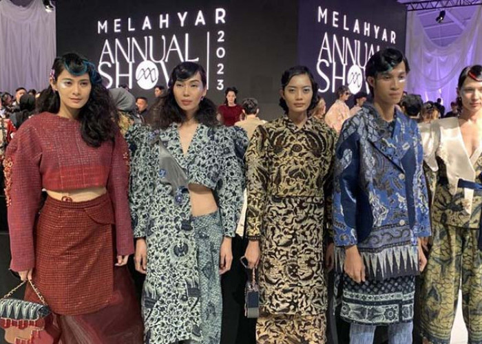 Desainer Mel Ahyar Menyulam Kembali Warisan Budaya Wastra Indonesia untuk Generasi Muda