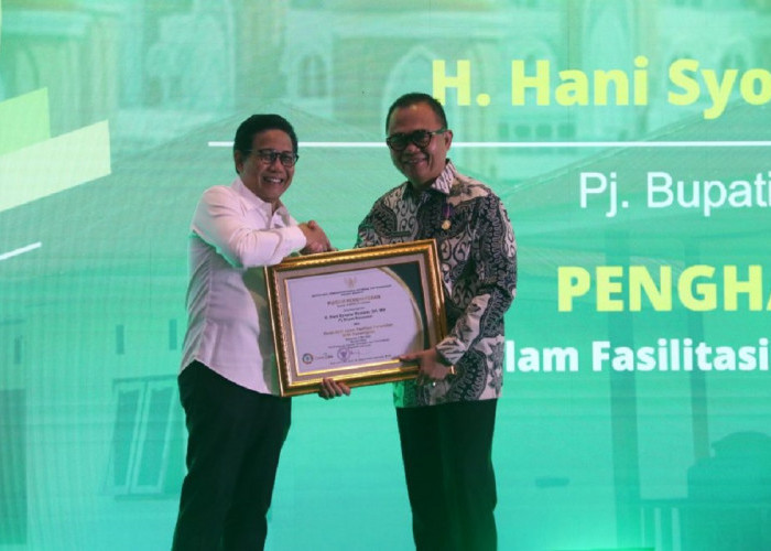 PJ Bupati Banyuasin Terima Penghargaan Fasilitator Penerbitan Sertifikat SHM