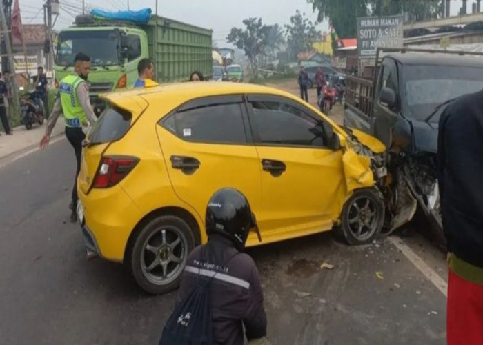 Berita Terkini: Kecelakaan Beruntun di Jalintim Palembang - Jambi, Minibus Hilang Kendali