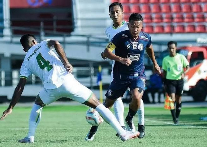 Arema FC Sumbangkan Kemenangan Pertama dengan Skor Tipis