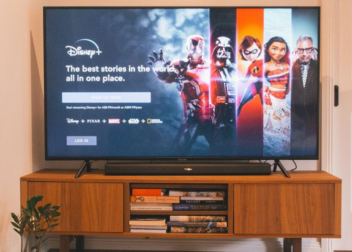 Coocaa 50 Inch 4K,Evolusi Televisi di Era Digital: Dari Siaran Biasa ke Pusat Hiburan Keluarga