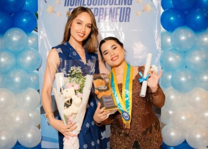 Aksi Nyata Cinta Laura Buka Jalan Masa Depan Asisten yang Sempat Putus Sekolah