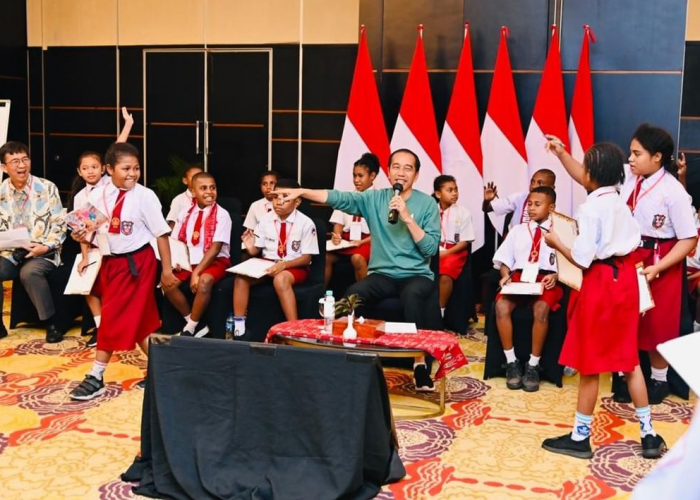 Presiden Jokowi Seru Bermain Matematika dengan Pelajar Papua
