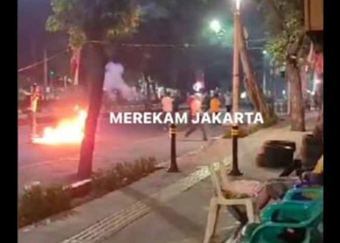  Viral Kerusuhan Dekat Kantor Wali Kota Jakarta Timur: Bom Molotov dan Petasan Terlibat dalam Tawuran