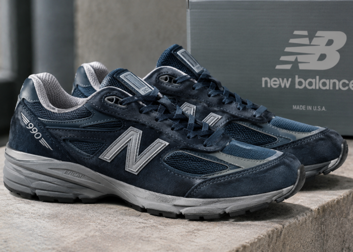 New Balance 990v4 Navy/Meteorite Resmi Hadir, Tawarkan Gaya Klasik dengan Sentuhan Premium.