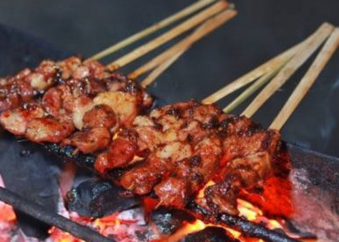 Waspada Menikmati Lezatnya Sate Kambing: Nikmat Sesaat, Risiko Kolesterol Mengintai