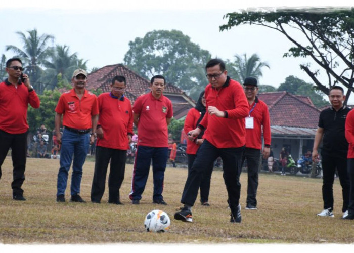 Pj Bupati Banyuasin Muhammad Farid Apresiasi Antusiasme Masyarakat dalam Turnamen Sepak Bola HUT RI ke-79!