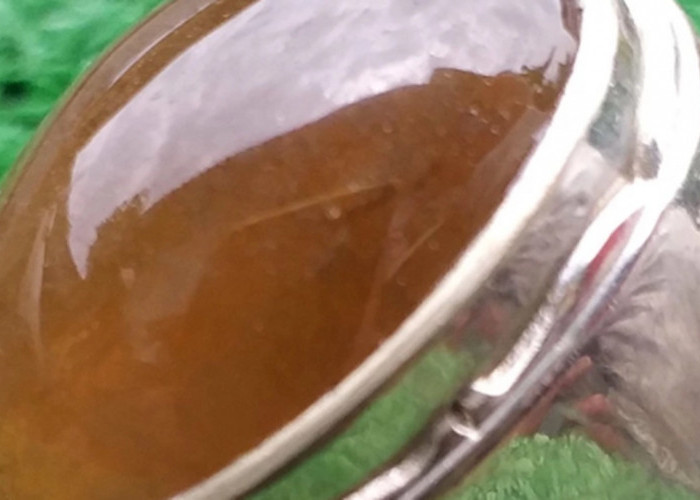 Pesona Batu Kecubung Teh Kalimantan, Keindahan Alami yang Diburu Kolektor