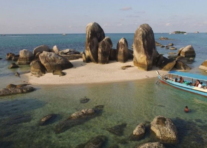 Pesona Pasir Putih dan Laut Jernih di Pulau Batu Berlayar: Destinasi Eksotis Bangka Belitung