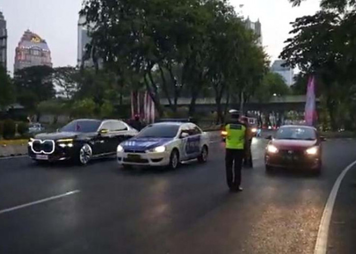  Video Viral Polisi Teriaki Polisi Pengemudi Mobil Patroli yang Nyaris Menyentuh Rombongan Laos