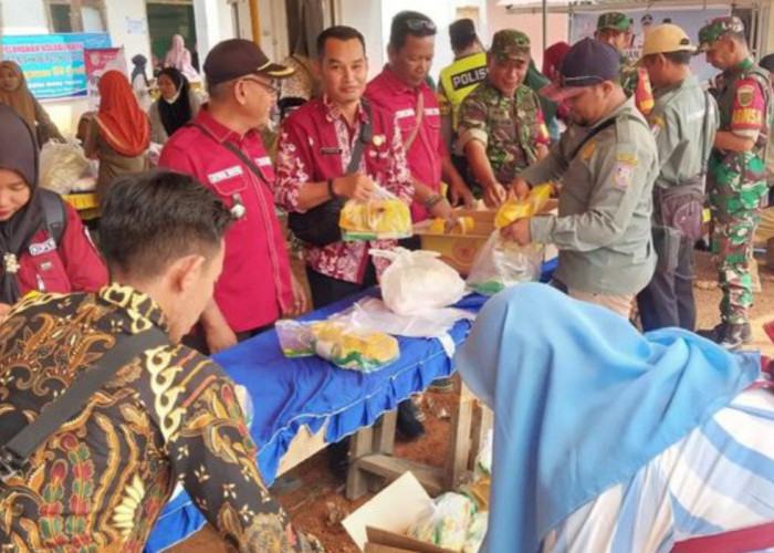 Pemerintah Kabupaten Banyuasin Gelar Pasar Murah, Masyarakat Muara Padang Antusias!