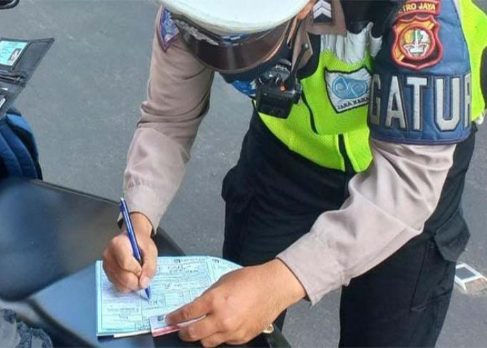 Video Viral Polisi Lalu Lintas di Bukittinggi: Minta Uang Tilang Tidak Masuk Akal!