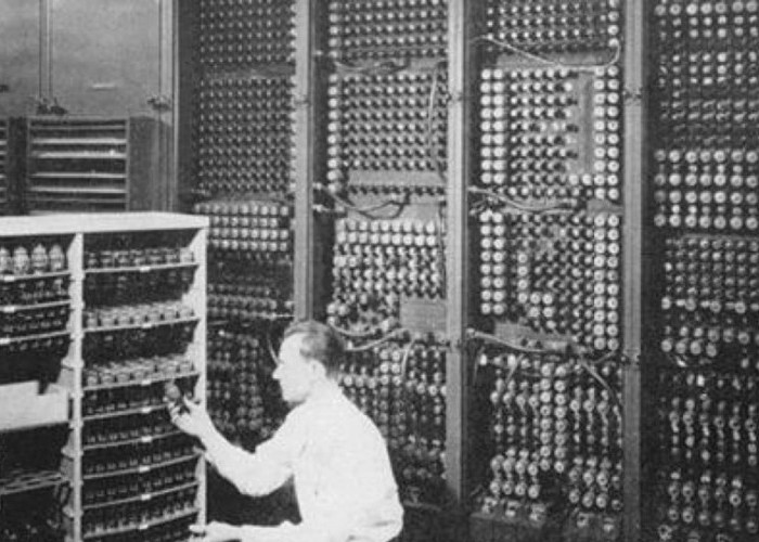 Sejarah Panjang Perkembangan Komputer: Dari Mesin Analitikal Hingga Era Ponsel Cerdas