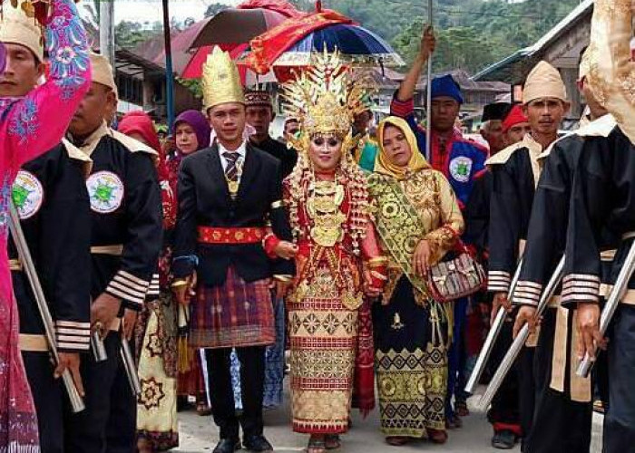 Begawi Cakak Pepadun, Upacara Egaliter dan Keterbukaan Budaya Lampung, Menarik Perhatian