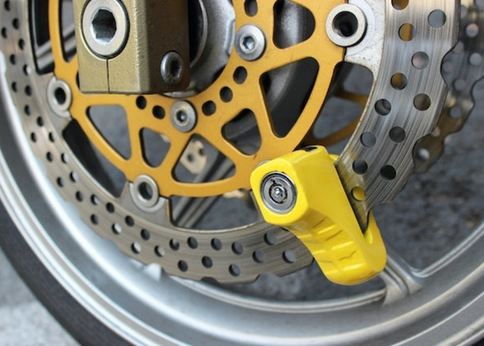 Tak Cukup Alarm! Ini Alasan Gembok Cakram Lebih Aman untuk Motor Anda