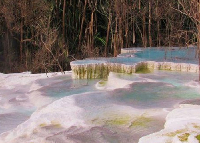 Daya Tarik Kawah Putih Tinggi Raja: Surga Tersembunyi di Sumatera Utara dengan Salju Panas