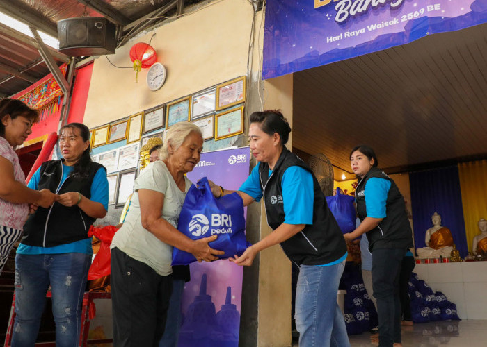 BRI Peduli Rayakan Waisak 2025 dengan Menyalurkan 1.000 Paket Sembako untuk Umat Buddha di Tangerang