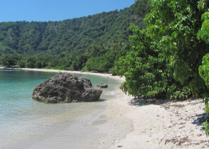 Keindahan Pasir Putih & Laut Jernih di Pulau Batu Berlayar: Surga Kecil yang Memesona!