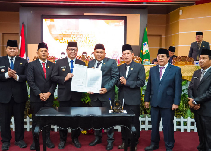 Rapat Paripurna Penetapan Bupati dan Wakil Bupati Terpilih, Pj. Bupati Banyuasin: 'Selamat Menjalankan Amanah'