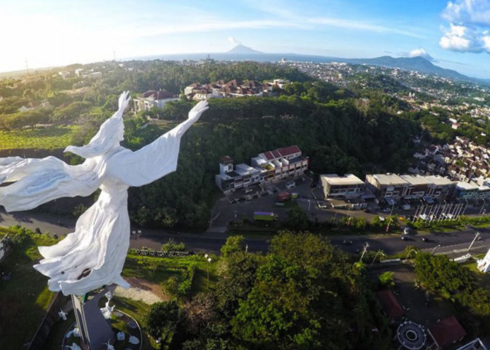 Monumen Yesus Memberkati, Destinasi Wisata Religi dan Karya Seni Yang indah di Kota Manado, Menakjubkan !