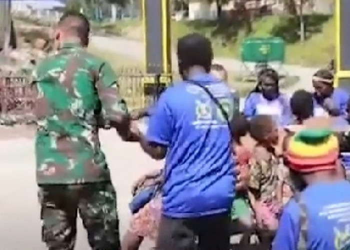 Berbaur Bersama Masyarakat TNI Ditolak Warga Papua Pulang Ke Markas