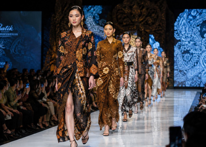 Batik Naik Kelas! Warisan Nusantara Kini Jadi Ikon Fashion Modern