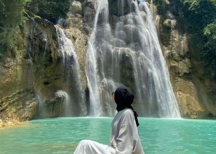 Air Terjun Pintu Langit: Surga Tersembunyi yang Menantang Adrenalin dan Menyegarkan Jiwa!