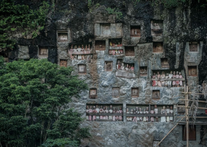 Desa Lemo! Wisata Mistis di Tebing Batu Mengungkap Sejarah dengan Lubang Pemakaman Kuno