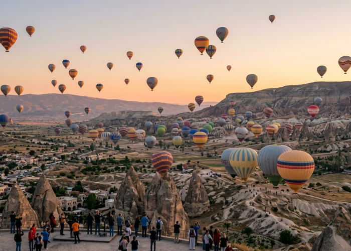 Mimpi Di Atas Awan: Wisata Balon Udara Cappadocia Diserbu Ratusan Ribu Pelancong