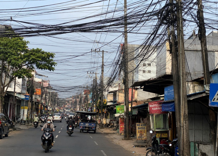 Kabel Listrik Semrawut di Jalan, Ancaman Nyata yang Sering Diabaikan