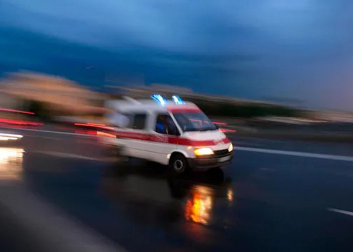 Viral! Ambulans Bawa Pasien Rujukan ke IGD Tabrak Pemotor di Solo