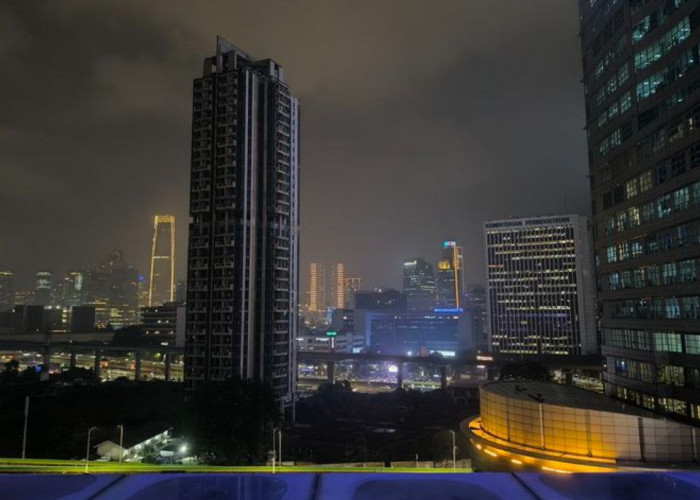 Redmi Note 13 Pro Plus 5G: Cityscape Malam Hari, Menangkap Keindahan Lampu Kota! 