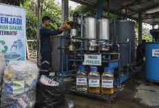 Pemuda Desa Punya Cara Cerdas Lawan Sampah Plastik: Diubah Jadi Bahan Bakar