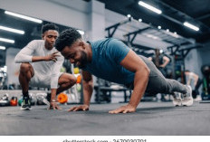 Cuma Modal Lantai: Rahasia Dada Bidang dan Lengan Kekar Tanpa Perlu Bayar Member Gym!
