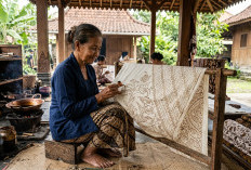 Dari Canting ke Catwalk: Bagaimana Seni Batik Bertahan dan Memikat Generasi Z